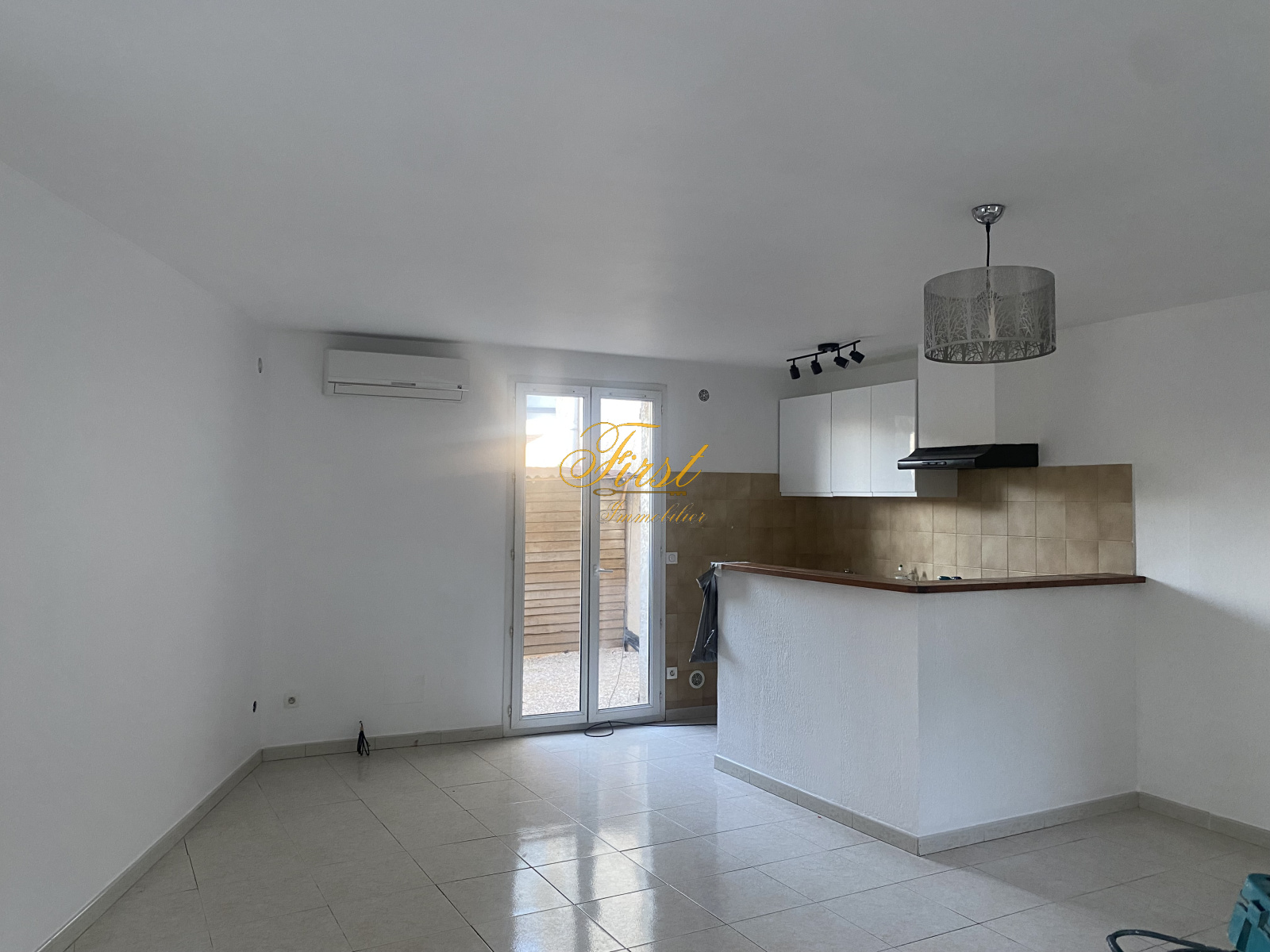 Image_1, Studio, Sussargues, ref :SUS001