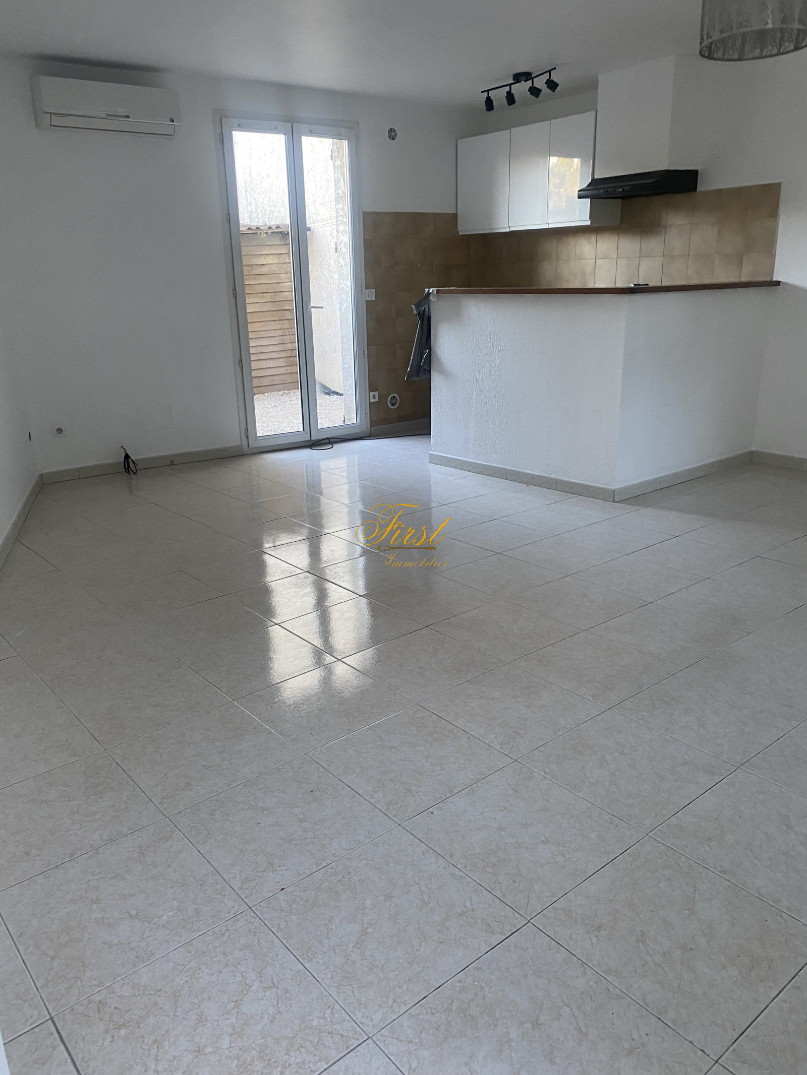 Image_2, Studio, Sussargues, ref :SUS001